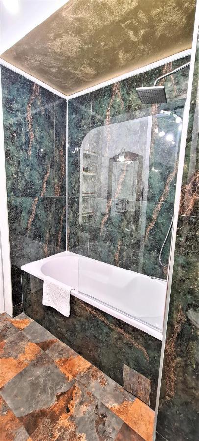 Central Arghezi Art Deco Piata Universitatii Apartment *